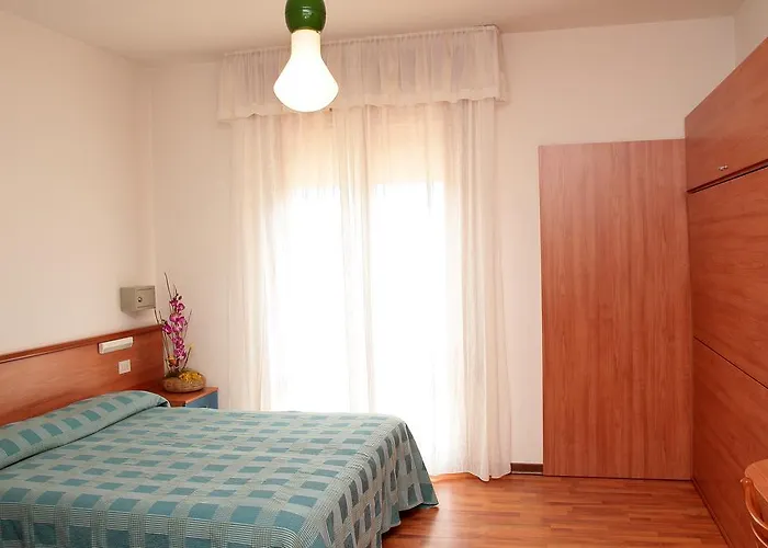 Hotel Midi