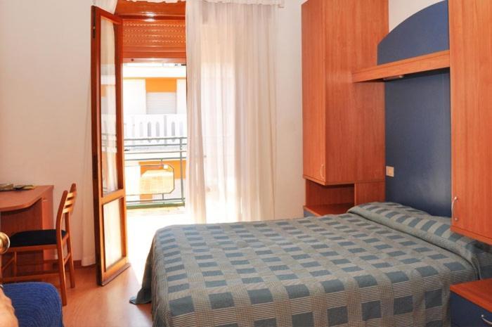 Hotel Midi 3*